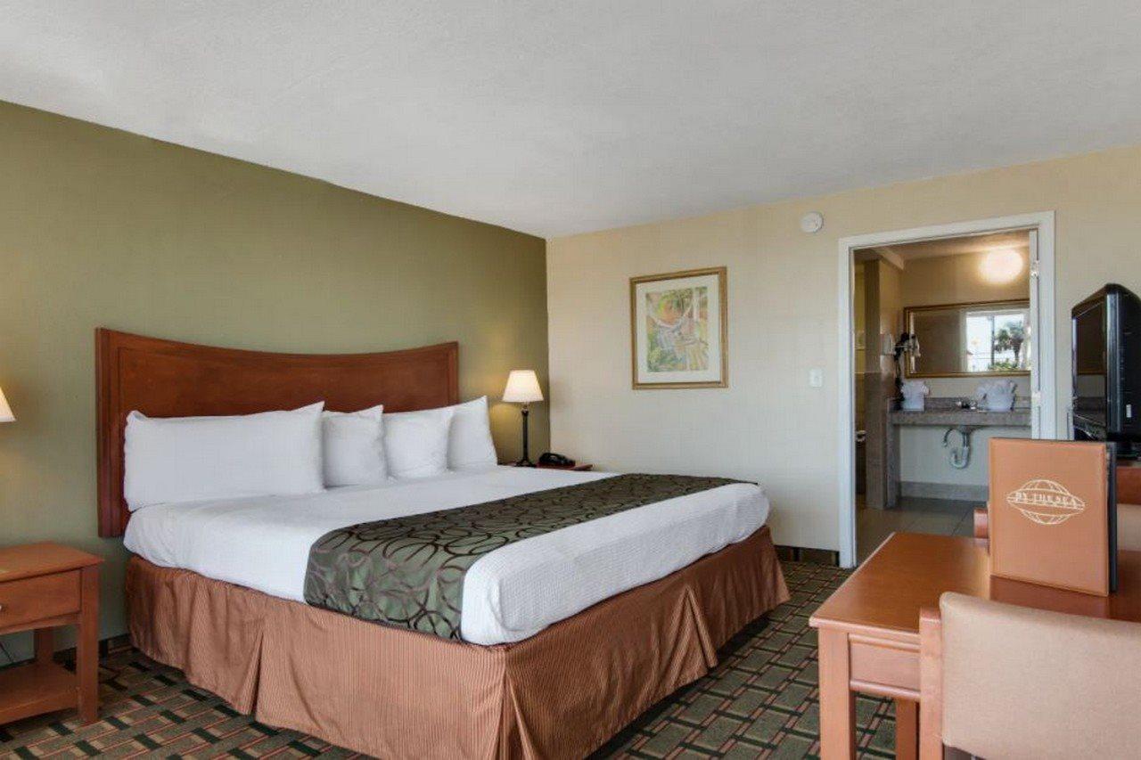 Baymont By Wyndham Panama City Beach Bagian luar foto
