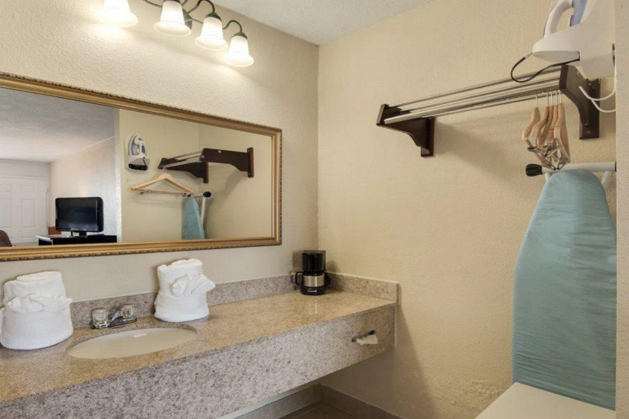 Baymont By Wyndham Panama City Beach Bagian luar foto
