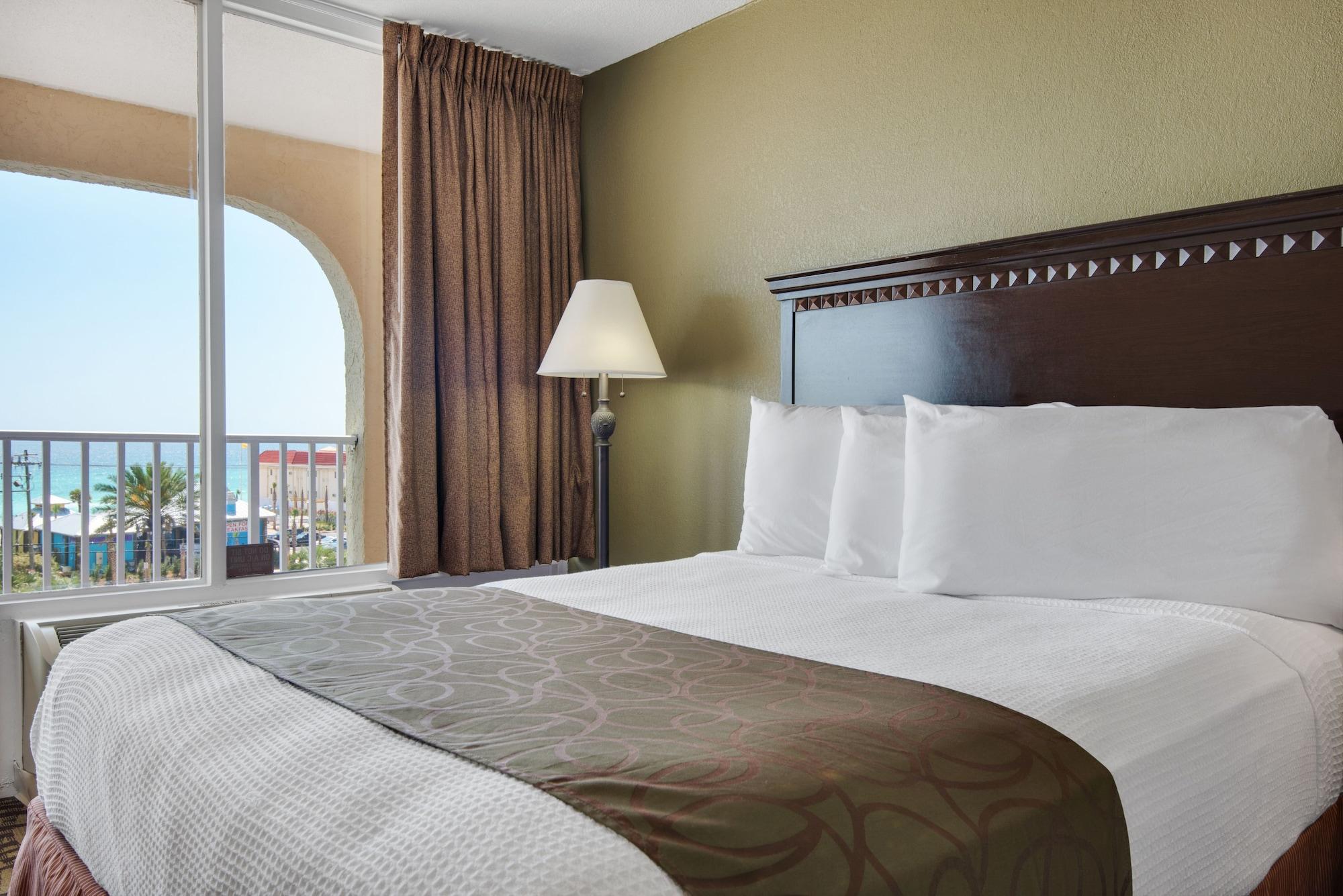 Baymont By Wyndham Panama City Beach Bagian luar foto