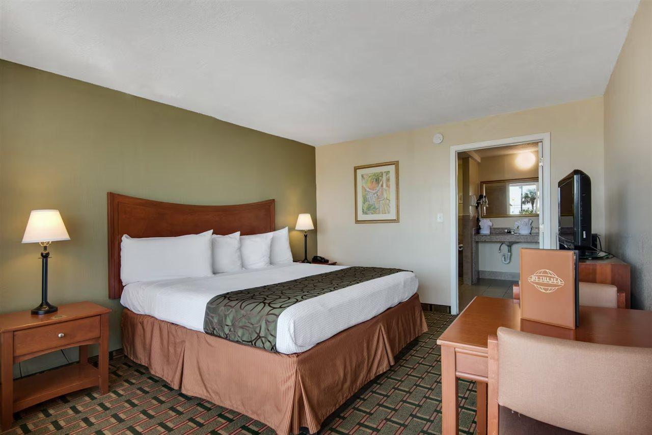 Baymont By Wyndham Panama City Beach Bagian luar foto