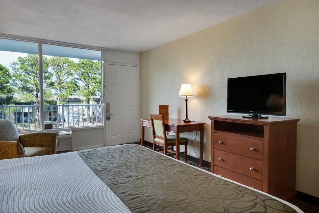 Baymont By Wyndham Panama City Beach Bagian luar foto