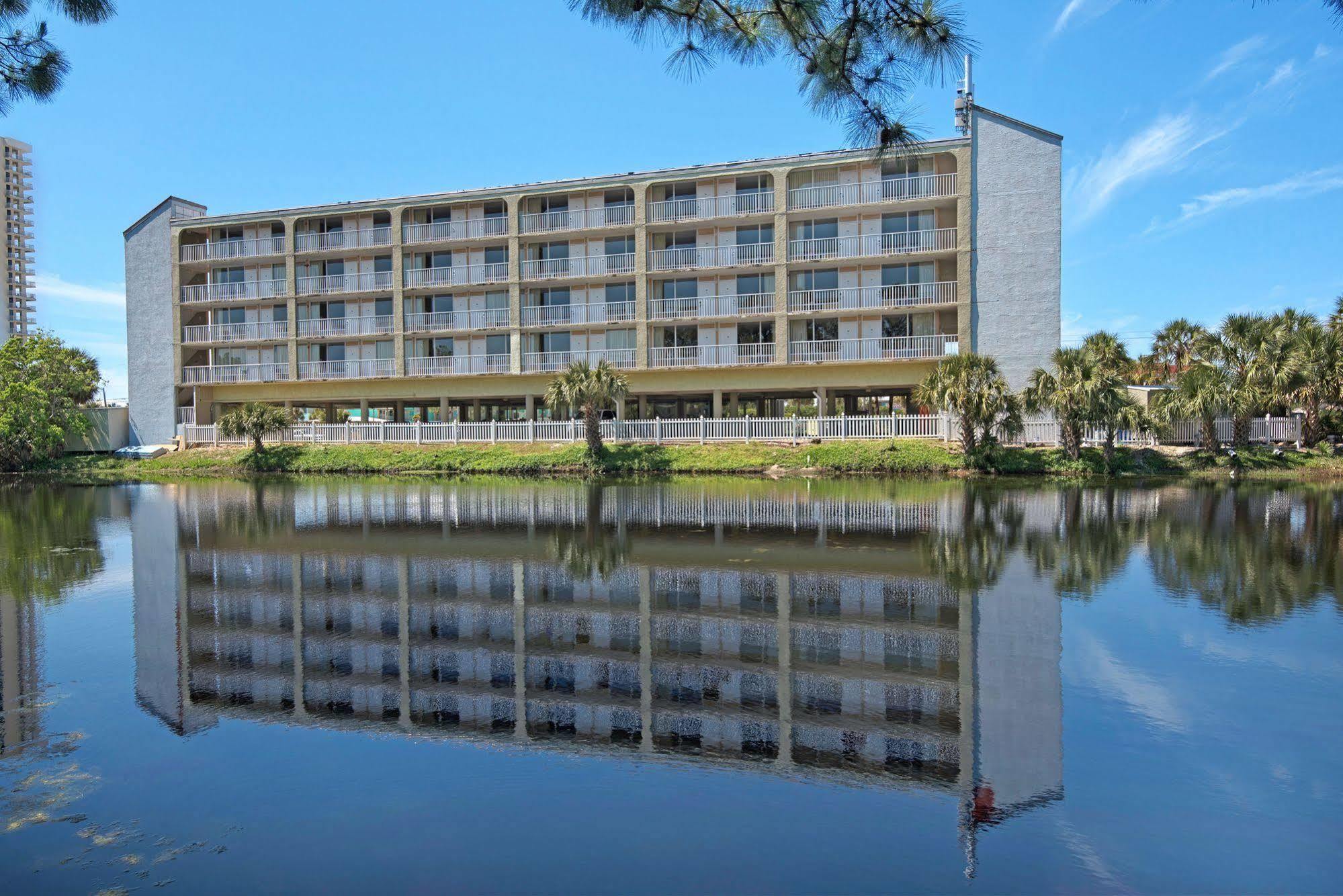 Baymont By Wyndham Panama City Beach Bagian luar foto