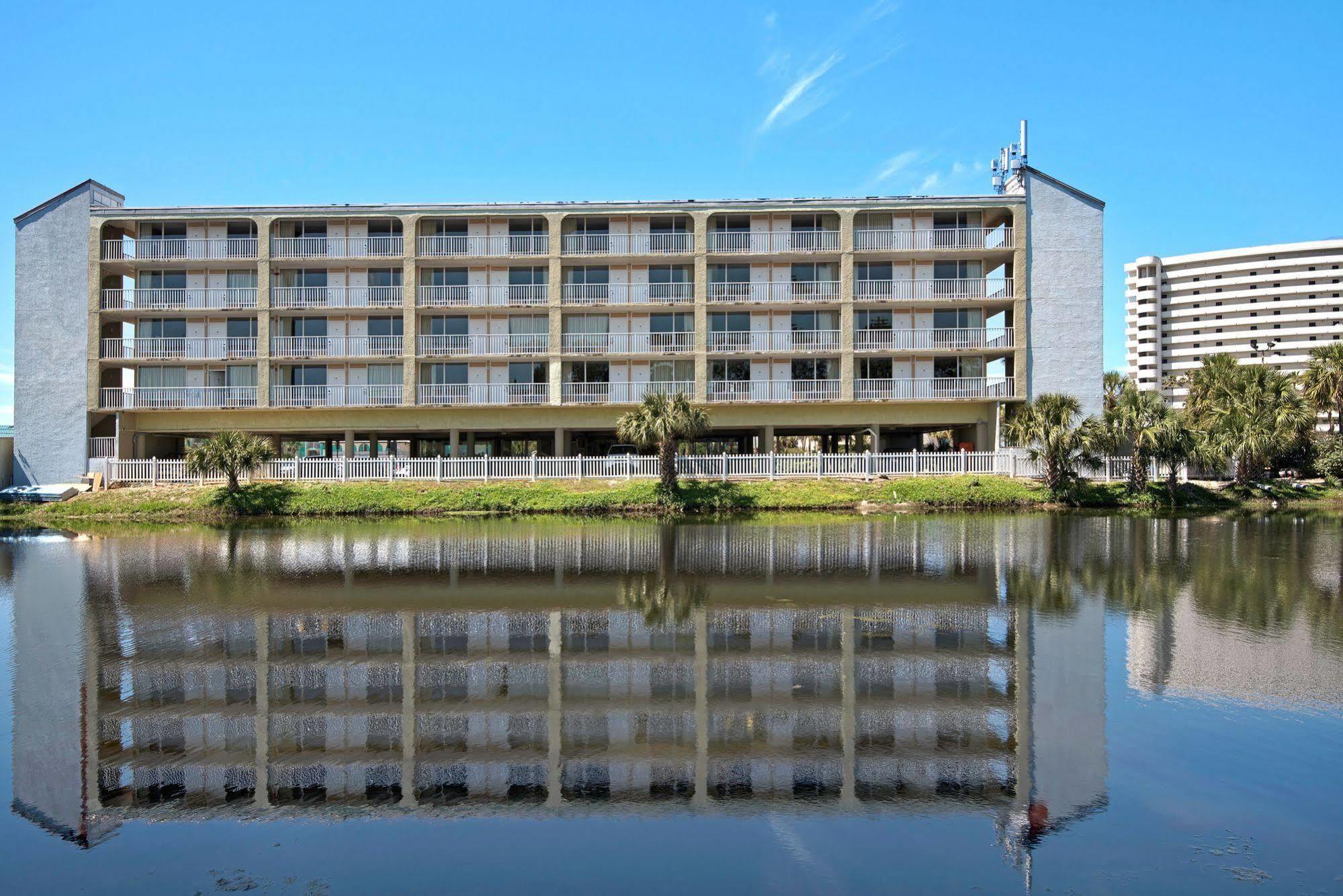 Baymont By Wyndham Panama City Beach Bagian luar foto